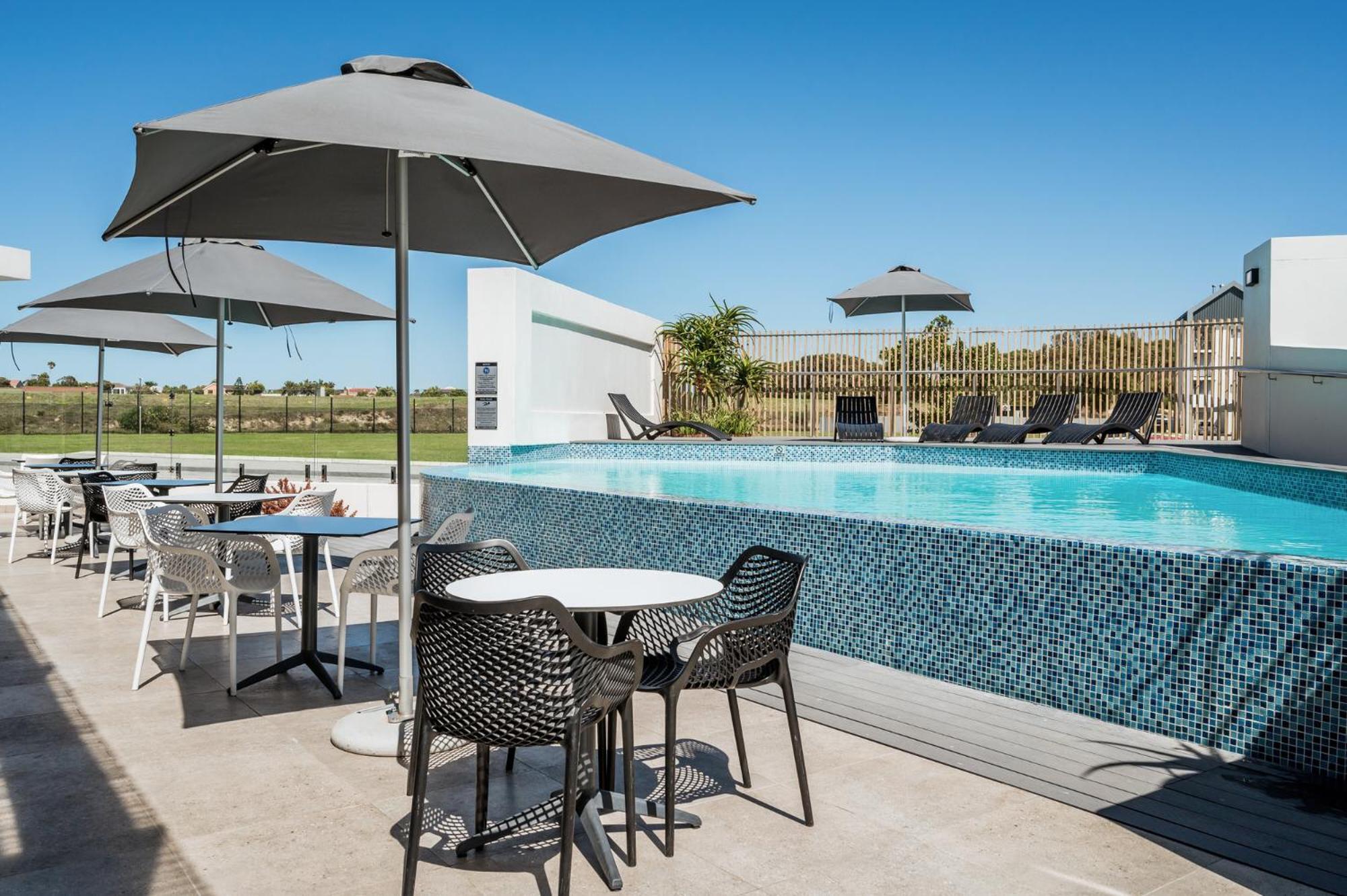 Cozy Modern Apartment At Bellamare Port Elizabeth Exterior photo
